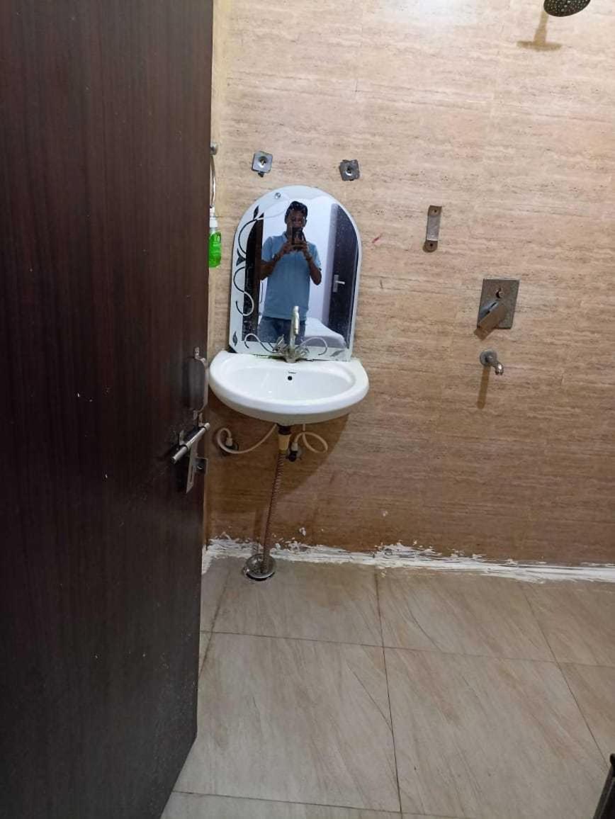 Hotel O Kl Khari Near Ashoka Park Mein Metro New Delhi Eksteriør bilde